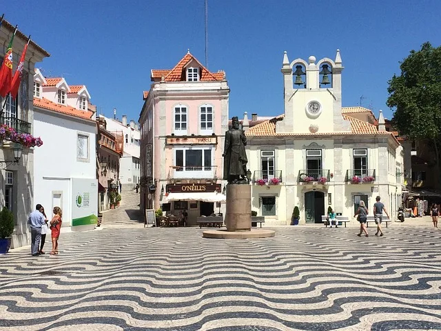 Ville côtière de Cascais à l'ouest de Lisbonne au Portugal un emplacement privilégié pour les besoins d'assurance des expatriés