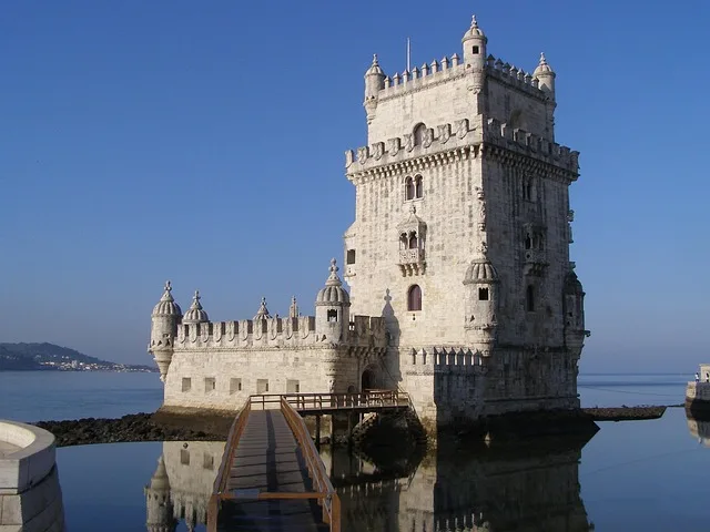 La Tour de Belém iconique à Lisbonne au Portugal site du patrimoine mondial de l'UNESCO dans la capitale accueillante pour les expatriés