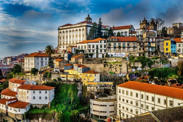 Vue panoramique de la ville de Porto au Portugal capitale du nord populaire auprès des expatriés cherchant une assurance